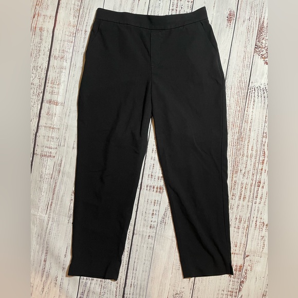 Banana Republic Pants - Banana Republic Hayden Pant. Pull on. Black. Size 6 petite.